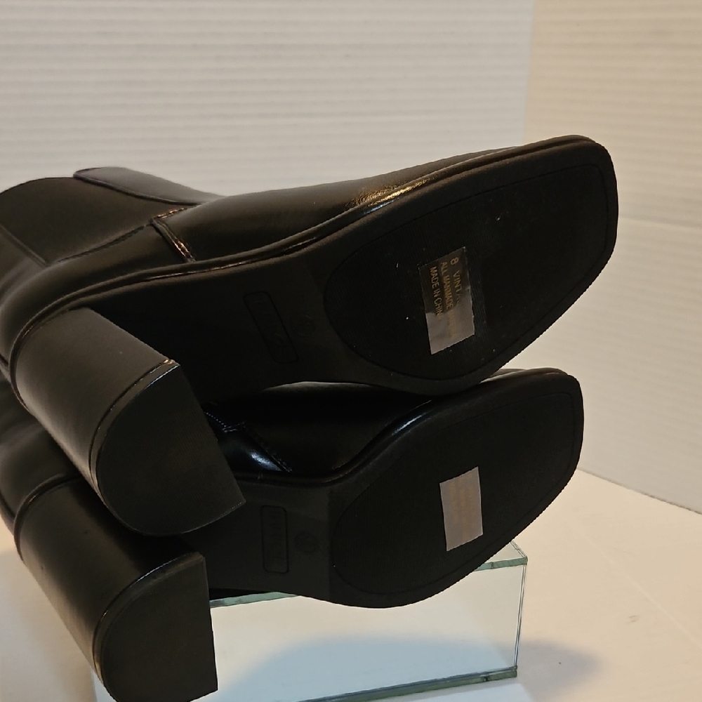 Elegant Black Leather Heeled Boots - Picture 9 of 9